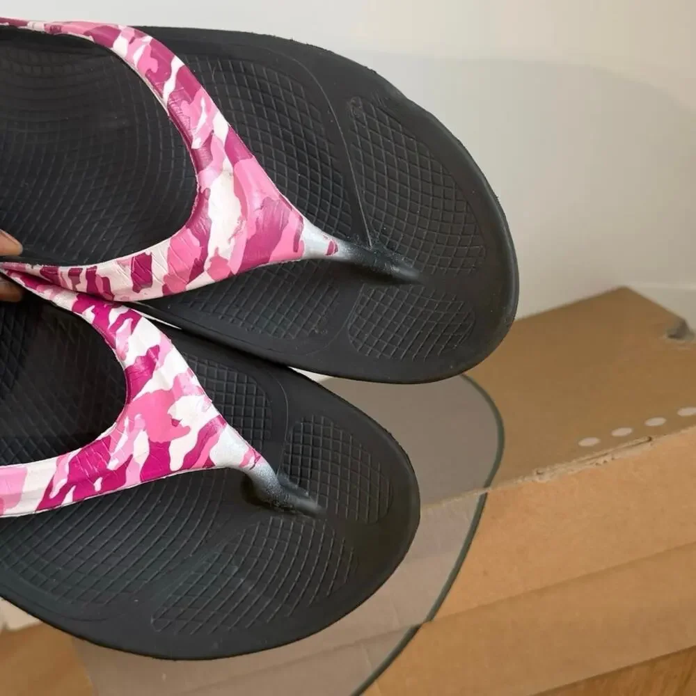 OOFOS OOlala ‘Pink Camo’ Women Recovery Sandals- SZ 11
